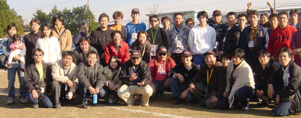 101 Team RAV4 Expo2001 集合写真