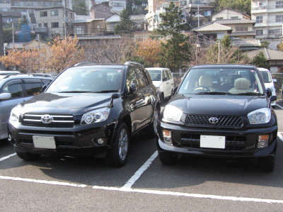 SCENERY 4-03b 20n30nBlack RAV4 tgr